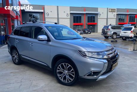 Silver 2015 Mitsubishi Outlander Wagon Ls (4X4)