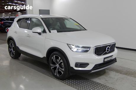 White 2019 Volvo XC40 Wagon T4 Inscription (Awd)