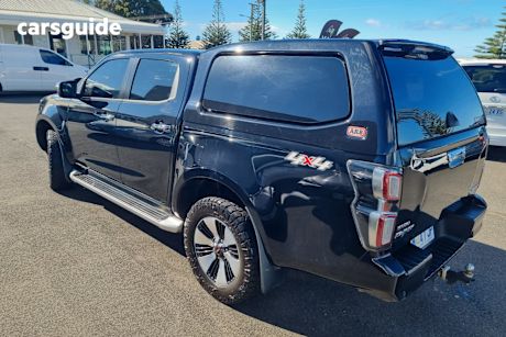 Black 2022 Isuzu D-MAX Crew Cab Utility Ls-U (4X4)