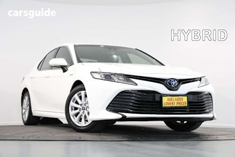 White 2018 Toyota Camry Sedan Ascent