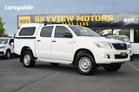 White 2015 Toyota Hilux Dual Cab Pick-up Sr (4X4)