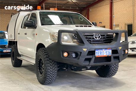 White 2014 Toyota Hilux Dual Cab Chassis Sr (4X4)