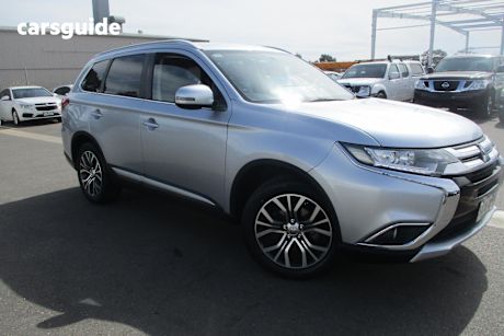 Silver 2015 Mitsubishi Outlander Wagon Ls (4X4)