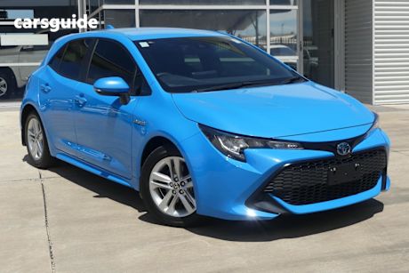 Blue 2018 Toyota Corolla Hatchback Ascent Sport (Hybrid)