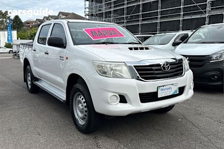 White 2015 Toyota Hilux Dual Cab Pick-up Sr (4X4)