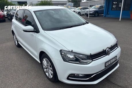 White 2015 Volkswagen Polo Hatchback 81 Tsi Comfortline