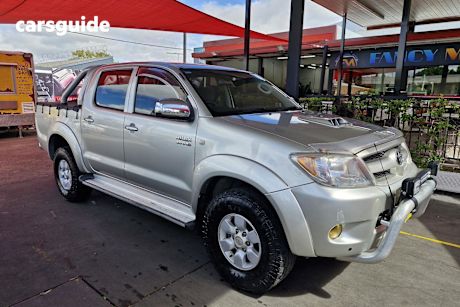 Silver 2005 Toyota Hilux Dual Cab Pick-up Sr5 (4X4)