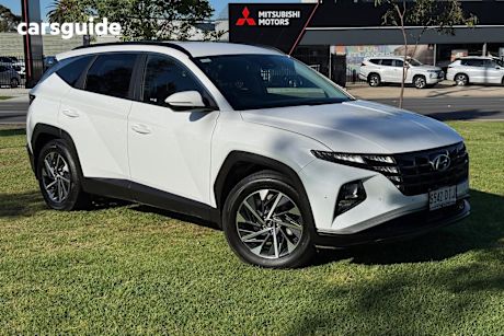 White 2023 Hyundai Tucson Wagon Elite (Awd)