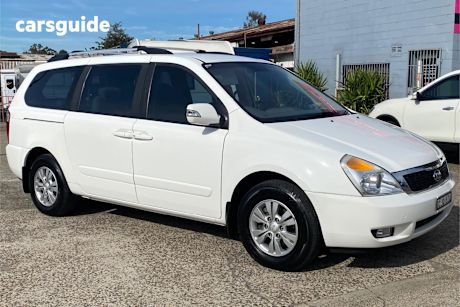 White 2012 Kia Grand Carnival Wagon Si