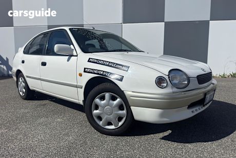 White 1999 Toyota Corolla Sedan CONQUEST F