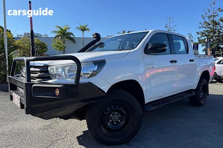 White 2017 Toyota Hilux Dual Cab Chassis Sr (4X4)