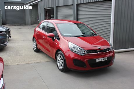 Red 2014 Kia RIO Hatchback S