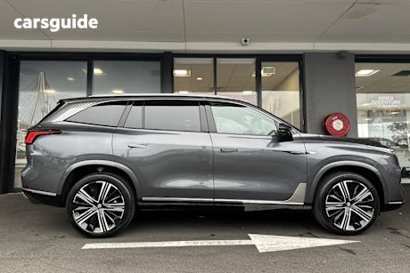 Silver 2025 MG Qs Wagon Essence Awd