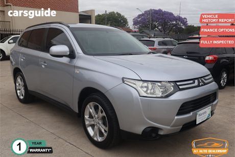 Silver 2014 Mitsubishi Outlander Wagon Es (4X2)