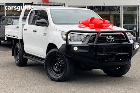 White 2022 Toyota Hilux Double Cab Chassis Sr (4X4)