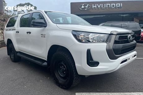 White 2022 Toyota Hilux Double Cab Pick Up Sr (4X4)