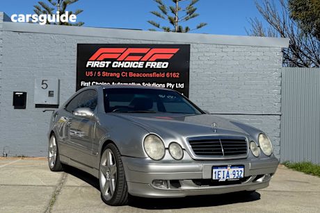 Silver 2000 Mercedes-Benz CLK320 Coupe AVANTGARDE