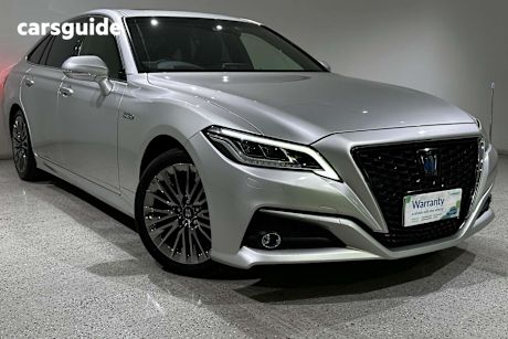 Silver 2018 Toyota Crown Sedan HYBRID G EXECUTIVE