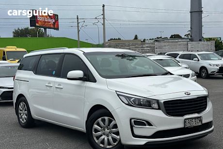 White 2018 Kia Carnival Wagon S