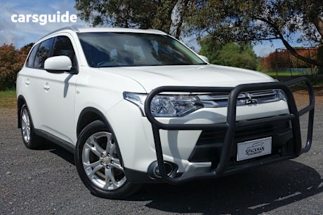 White 2014 Mitsubishi Outlander Wagon Es (4X4)