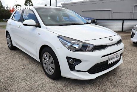 White 2021 Kia RIO Hatchback S