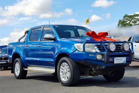 Blue 2013 Toyota Hilux Dual Cab Pick-up Sr5 (4X4)