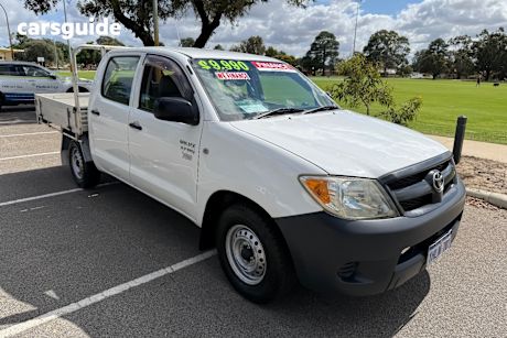 White 2005 Toyota Hilux Dual Cab Pick-up Workmate