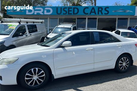 White 2010 Toyota Camry Sedan Altise