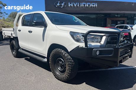 White 2022 Toyota Hilux Double Cab Chassis Sr (4X4)