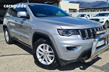 Silver 2017 Jeep Grand Cherokee Wagon Laredo (4X4)