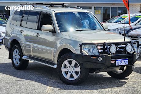 Gold 2009 Mitsubishi Pajero Wagon Vr-X Lwb (4X4)