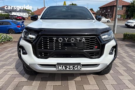 White 2024 Toyota Hilux Double Cab Pick Up Gr-Sport (4X4)