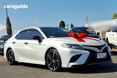 White 2018 Toyota Camry Sedan SX