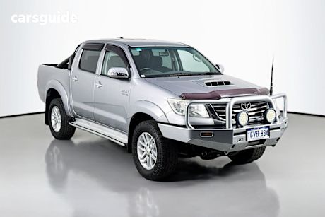 Silver 2015 Toyota Hilux Dual Cab Pick-up Sr5 (4X4)