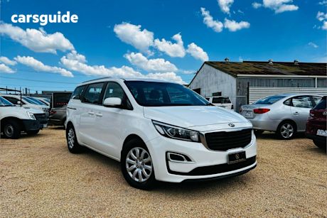White 2018 Kia Carnival Wagon S