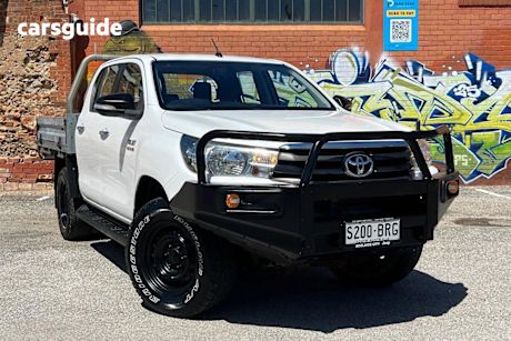 White 2017 Toyota Hilux Dual Cab Chassis Sr (4X4)