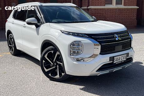 White 2023 Mitsubishi Outlander Wagon Exceed 7 Seat (Awd)