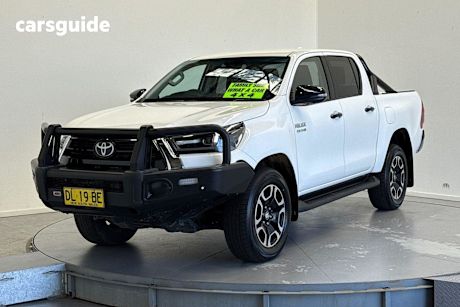 White 2024 Toyota Hilux Double Cab Pick Up Sr5 48V (4X4)