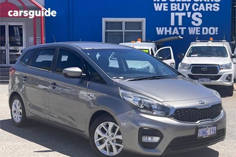 Silver 2017 Kia Rondo Wagon Si