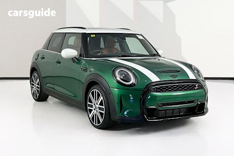 Green 2023 Mini Cooper Hatchback S Classic 5D Hatch
