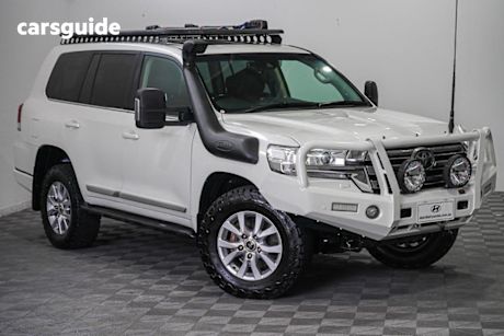 White 2018 Toyota Landcruiser Wagon Sahara (4X4)