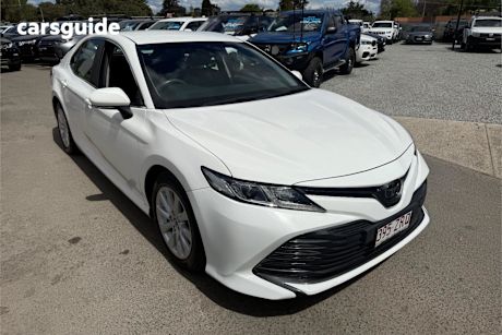 White 2018 Toyota Camry Sedan Ascent