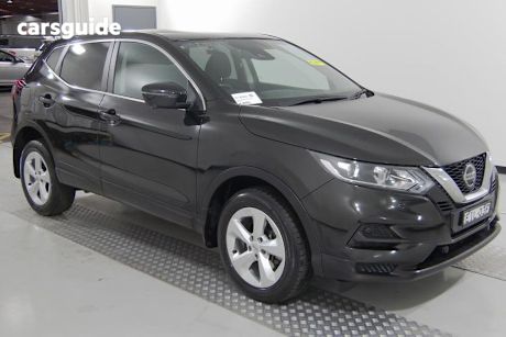 Black 2019 Nissan Qashqai Wagon St+