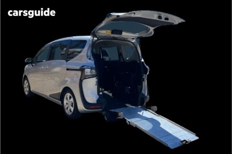 Silver 2020 Toyota Sienta OtherCar