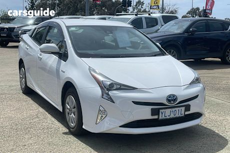 White 2016 Toyota Prius Hatchback Hybrid