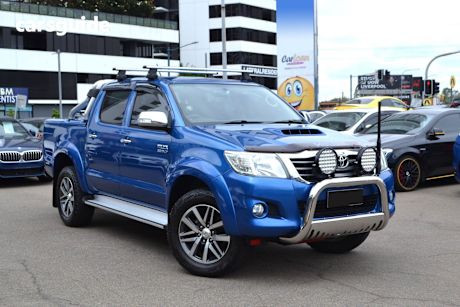 Blue 2015 Toyota Hilux Dual Cab Pick-up Sr5 (4X4)