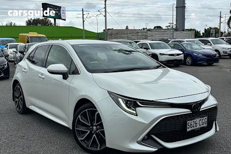 White 2019 Toyota Corolla Hatchback Zr
