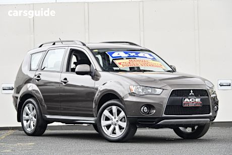 Brown 2011 Mitsubishi Outlander Wagon Ls