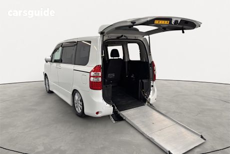 White 2013 Toyota Noah Commercial SI WELCAB