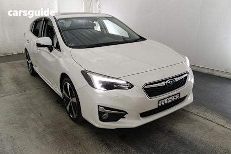 White 2017 Subaru Impreza Hatchback 2.0S (Awd)